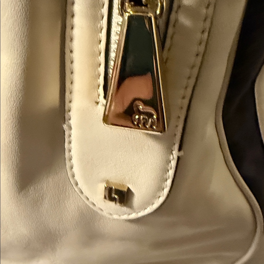 LAMB Elegant White and Navy Designer Handbag - Picture 6 of 6
